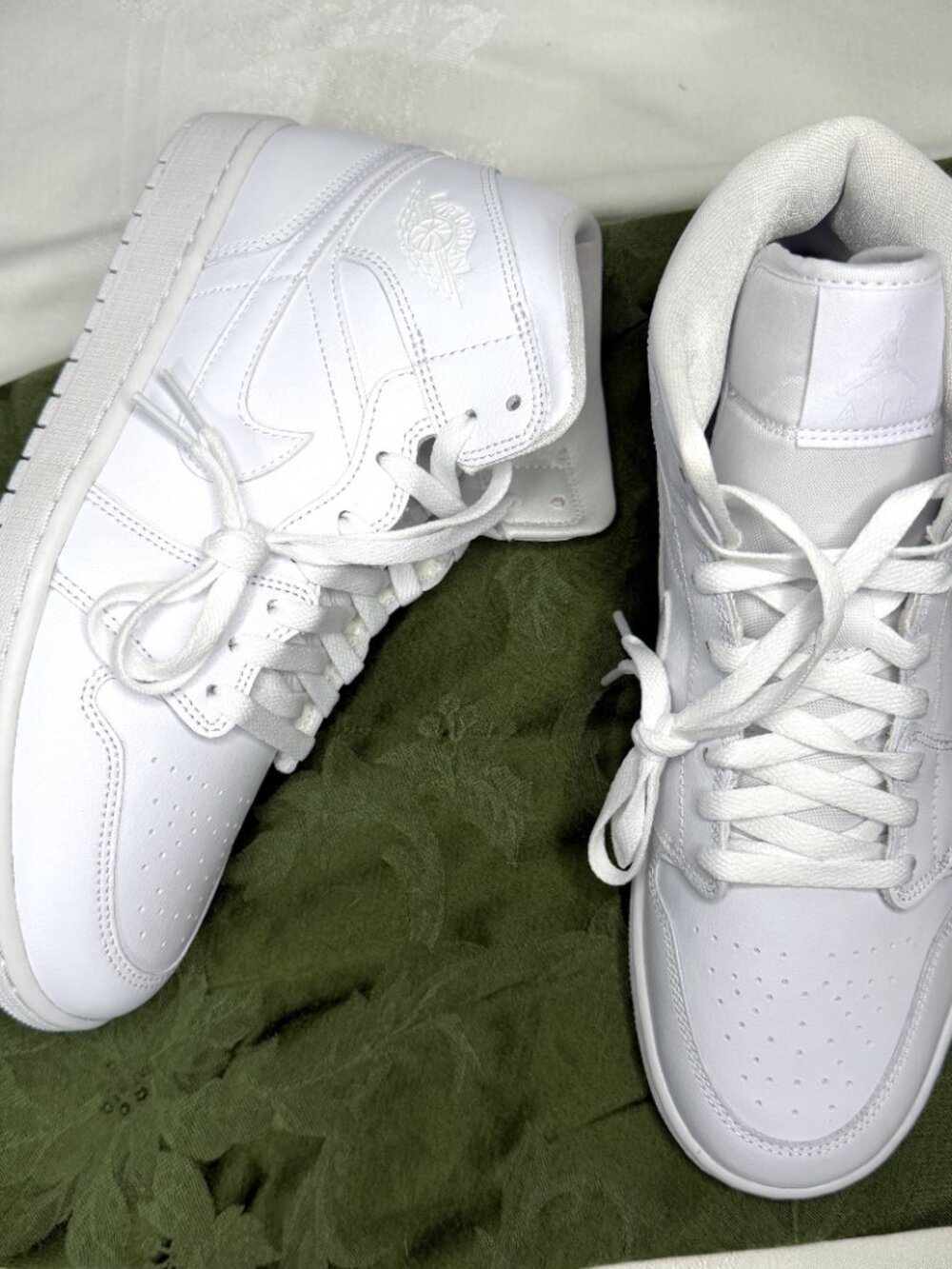 Nike Air Jordan 1 Mid Triple White Sneakers DV0991-111 Size Women's 11 Men's 9.5